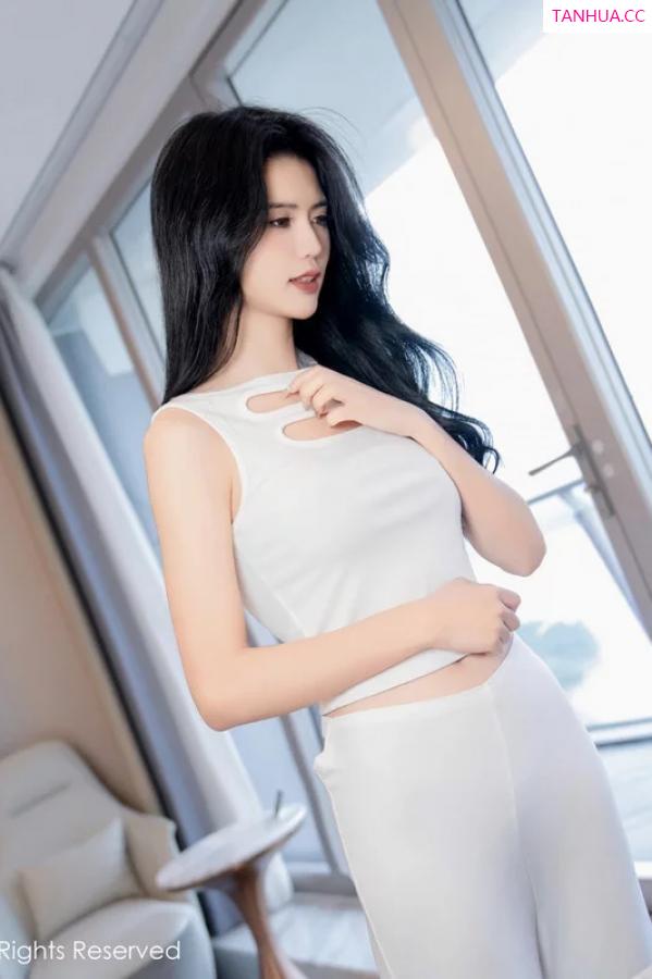 李浅浅  [XiuRen]高清写真图 2024.01.10 No.7937 浅浅Danny 美腿妩媚第19张图片